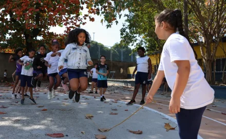 Ribercon - Sem celulares, desempenho escolar e socialização melhoram no Rio